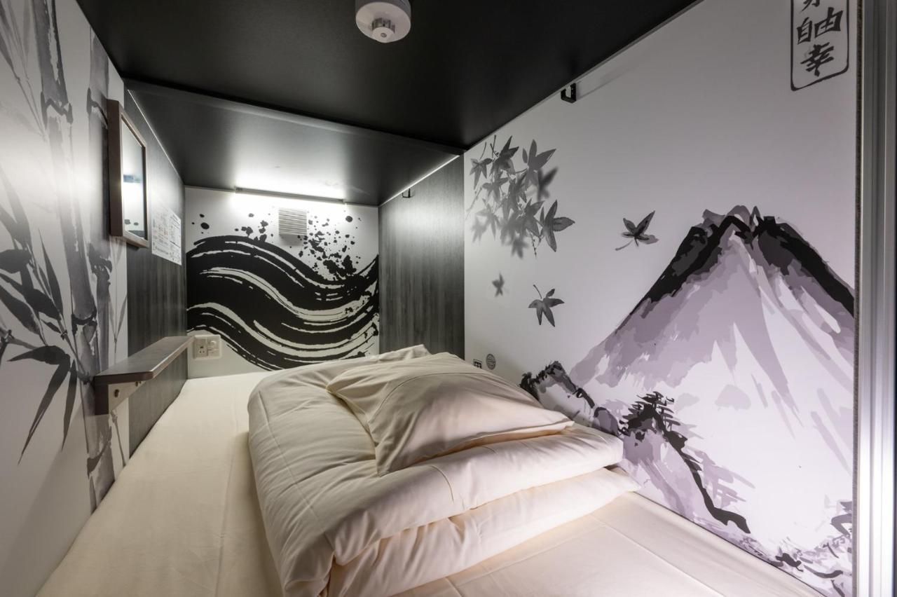Ninja & Geisha Hotel a capsule Osaka